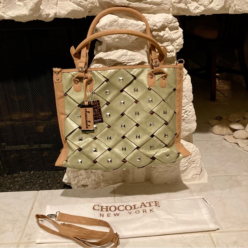 NWT and dustbag Green woven leather handbag from “Chocolate New York”